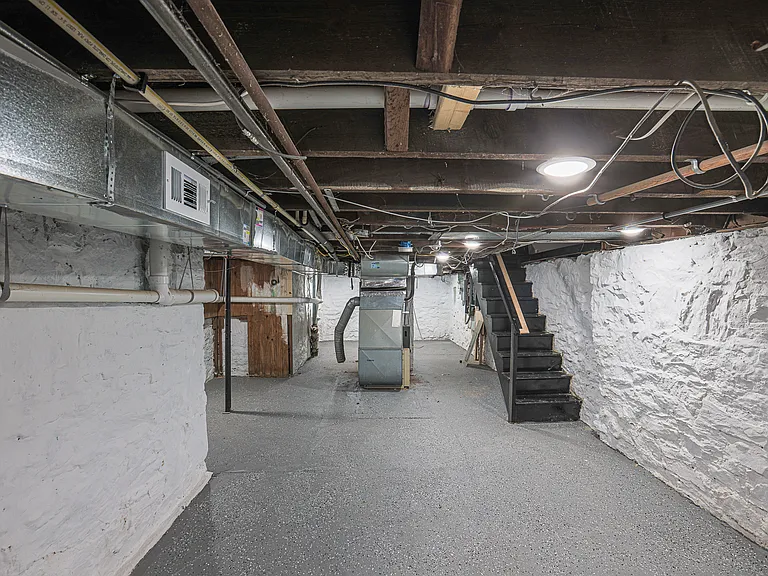 9 Glenmore Ave — Photo 32
