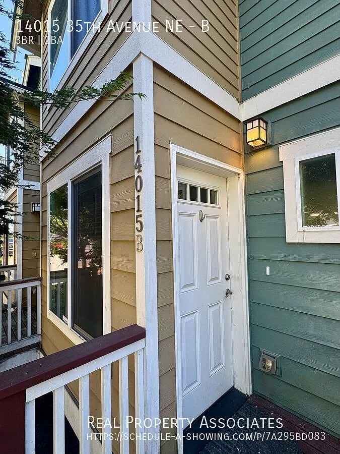Seattle - Cedar Park Townhouse For Rent — Photo 3