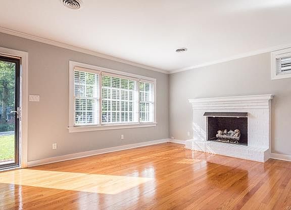 13'x17' Living Room