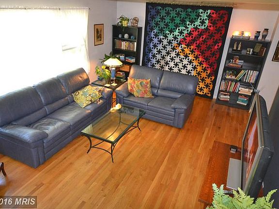 3rd image of 13711 Drake Dr