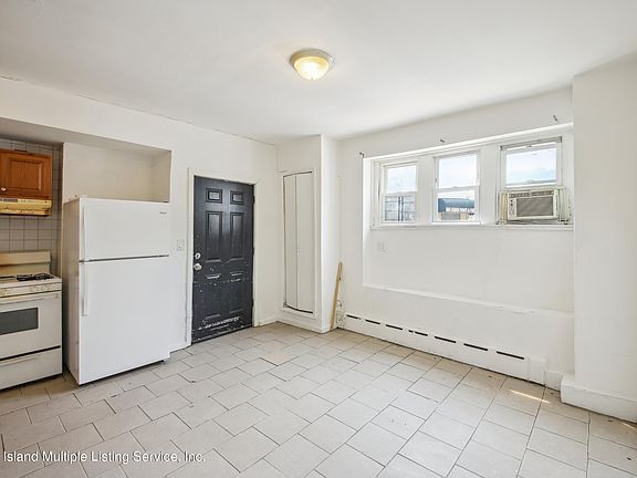 4th image of 143 Brook St