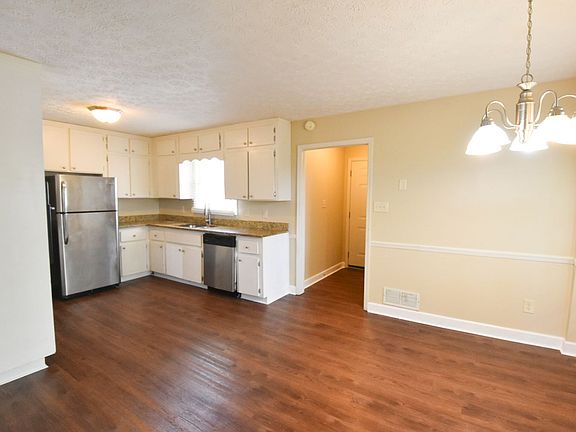 3rd image of 2189 Dogwood Cir