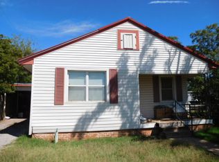 911 E Cleveland Ave, Electra, TX 76360