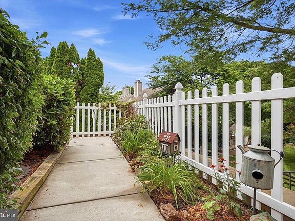 2nd image of 136 Deerfield Ct #136
