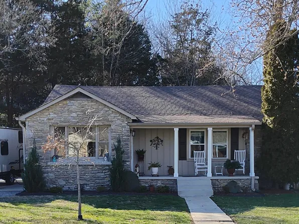 914 3rd Ave, Fayetteville, TN 37334