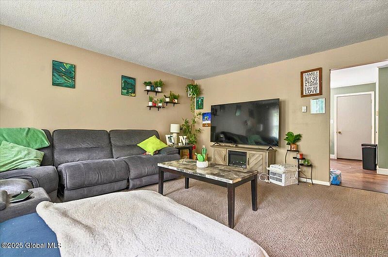 5th image of 8 Hammond Drive