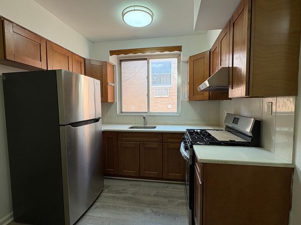 944 70th St FLOOR 2