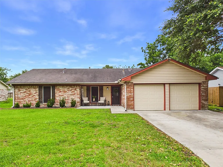 2612 Perry Ln — Photo 1