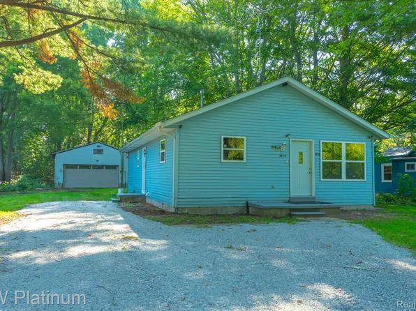 2678 Beach Rd, Port Huron, MI 48060