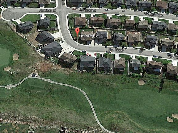 Stone's throw to golf course