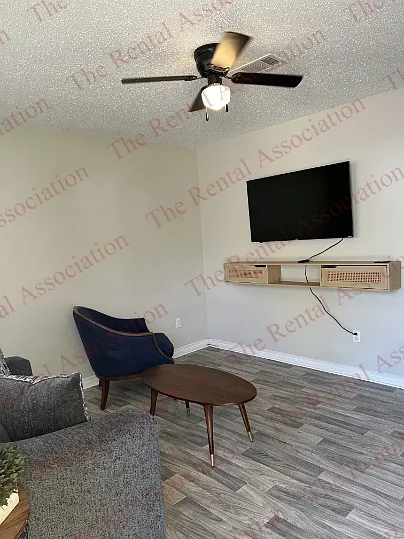 113 Splane Dr #4 — Photo 2