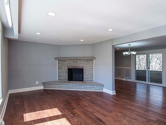 4th image of 2462 Broadlawn Dr