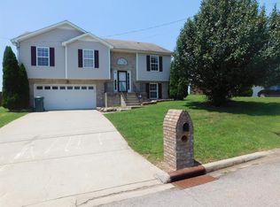 1520 Buchanon Dr, Clarksville, TN 37042