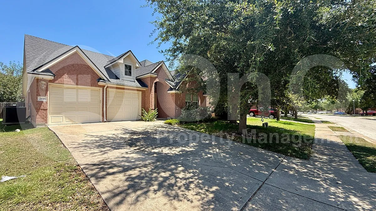 3 bed, 2.0 bath, 2259 sqft, $2,199 — Photo 4
