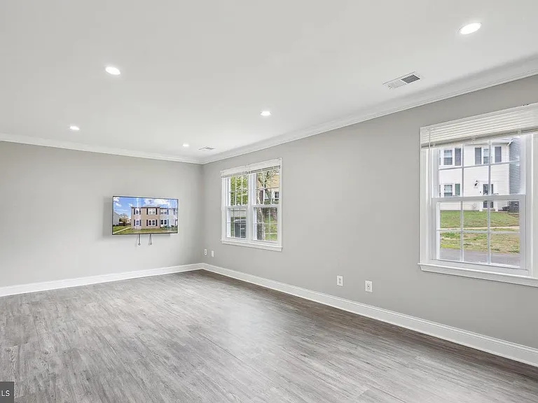 9490 Mooregate Ct — Photo 5