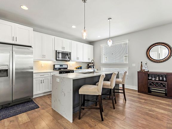 5th image of 212 Walnut Ave #A