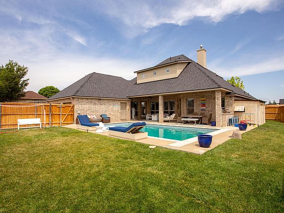 2nd image of 6903 Longleaf Ln