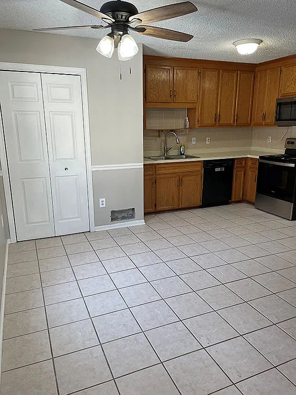 2 bed, 1.5 bath, 1000 sqft, $2,100 — Photo 3