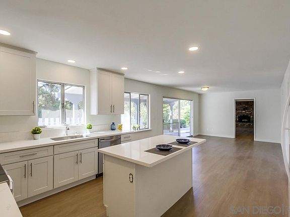 5th image of 4474 Calavo Dr