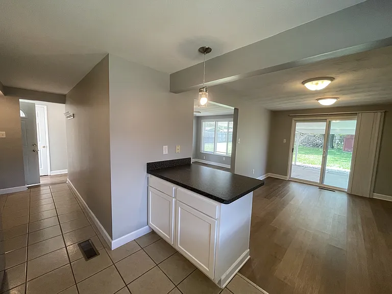 1377 S Maple Ave — Photo 6