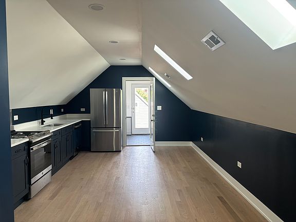 4th image of 1712 N Rockwell St #3F