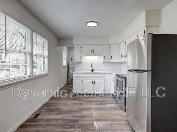 204 E 24th St, Pittsburg, KS 66762
