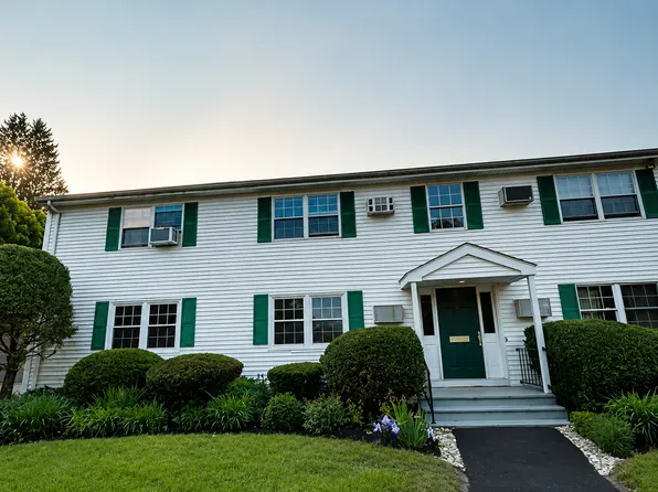 6 Wysocki Dr APT 20, Dudley, MA 01571