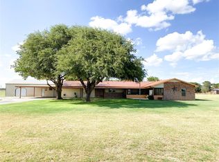 1256 N Grossman St, Seymour, TX 76380