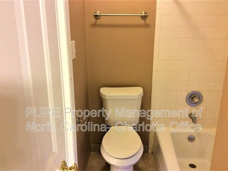 1109 E Morehead St #21 — Photo 21