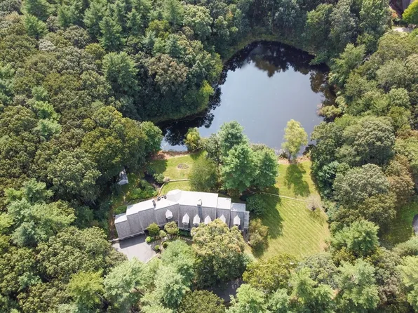 107 Elm St, Medfield, MA 02052
