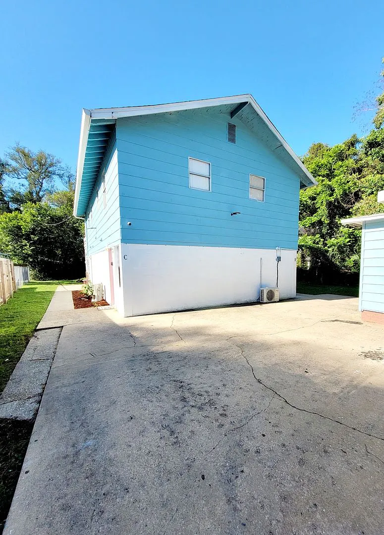 Building Photo - 3903 W Gadsden St #B
