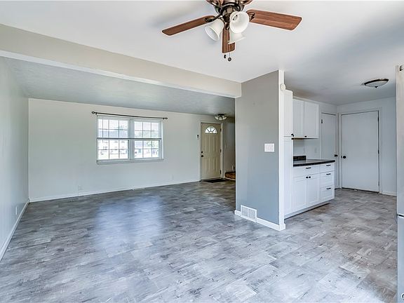 5th image of 23334 Gardner Dr