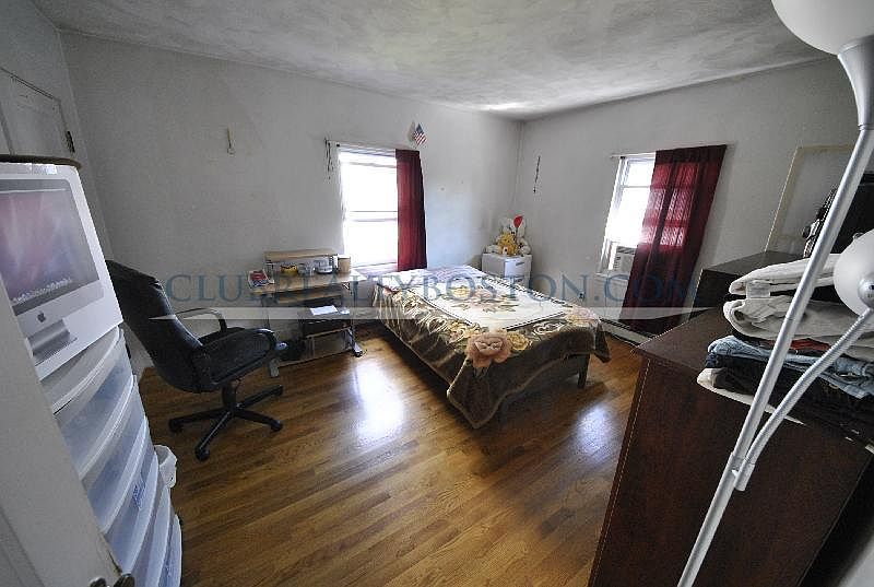 2nd image of 21 Brock St