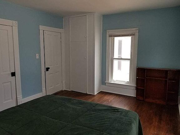 Upstairs back bedroom 