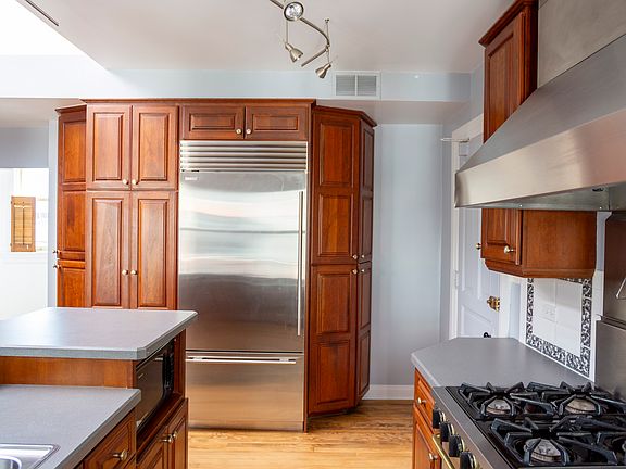 5th image of 219 W North Ave APT 4