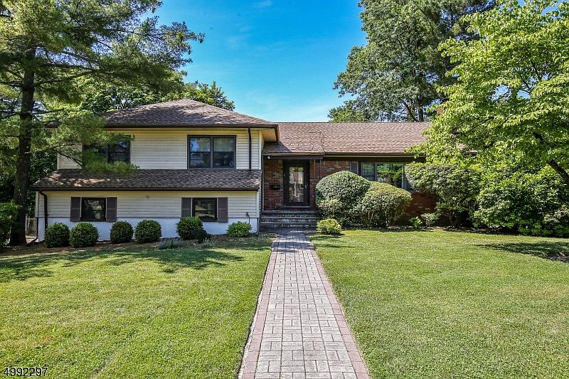 1st image of 4 Hickory Dr