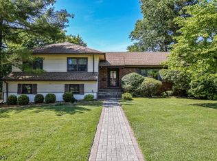 4 Hickory Dr, North Caldwell, NJ 07006