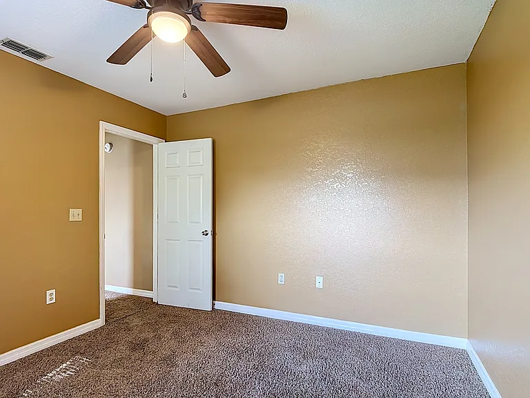 2108 Jonathan Ln — Photo 29