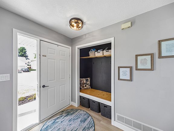 3rd image of 1032 S 50th Pl
