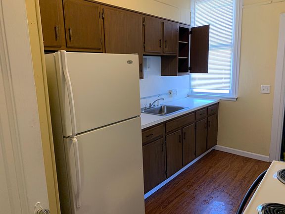 5th image of 192 Waterman St