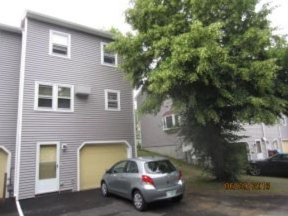 3rd image of 12 Oakwood Cir APT 1