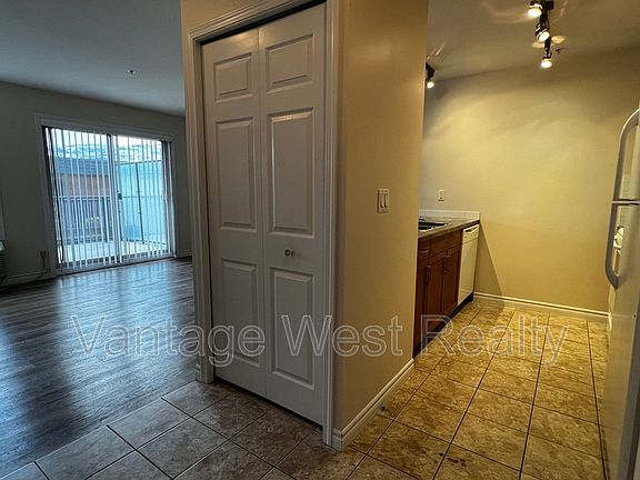 4th image of 598 Sutherland Ave #303