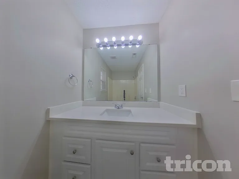 8820 Kismet Dr — Photo 11