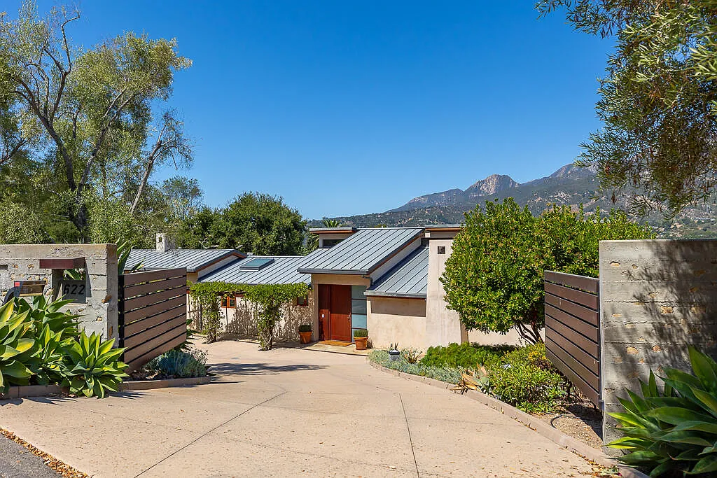 4 bed, 5.0 bath, 4074 sqft, $20,000 — Photo 2