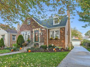 9907 S Trumbull Ave, Evergreen Park, IL 60805