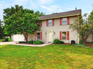 62 E Prospect Ct, Hartford, WI 53027
