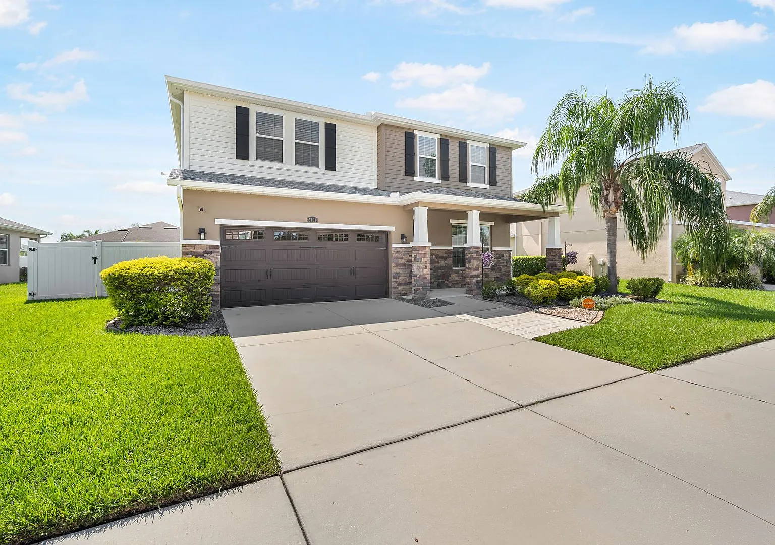 Spacious 4 Bedroom + Loft Home in Avalon Park with Resort-Style Amenities — Photo 3