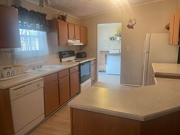 3rd image of 2667 Piper Rd