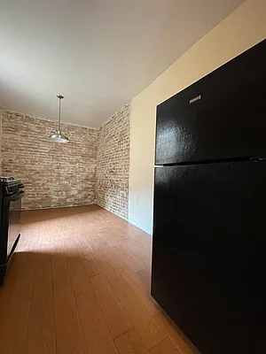 Rented by Candid Listings LLC | media 19