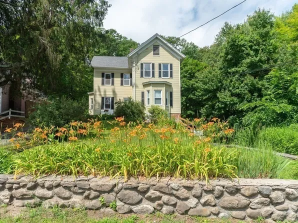 47 N Main St, West Boylston, MA 01583